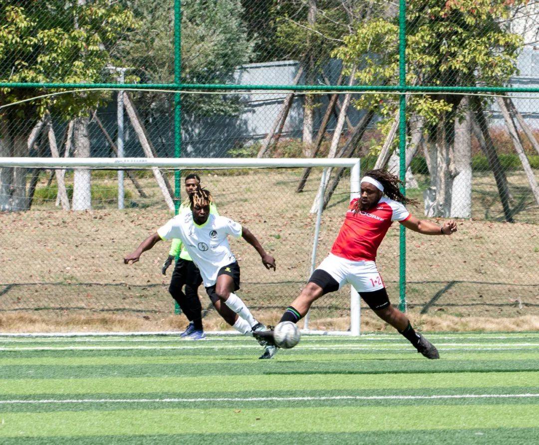 社会足球足球无国界2024成都城市足球八人制联赛国际组拉开帷幕