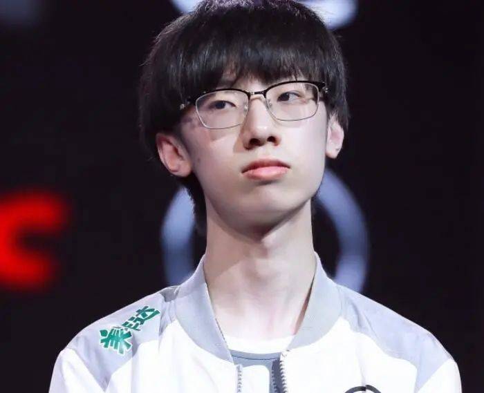 跟jackeylove搭档的辅助离队后都涨薪宝蓝直播嘲讽doin