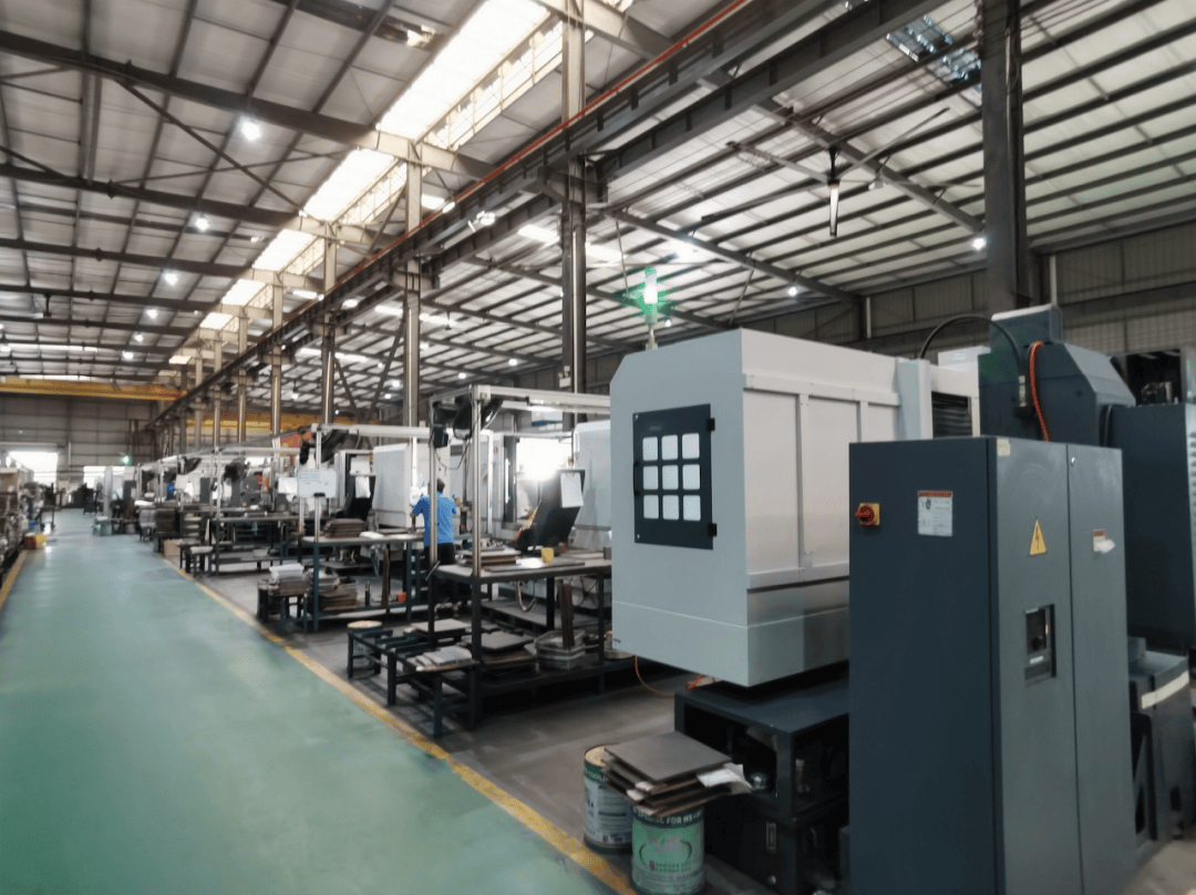 我也没钱,把房子抵押贷款了50万,开始买机器做大圆机心脏