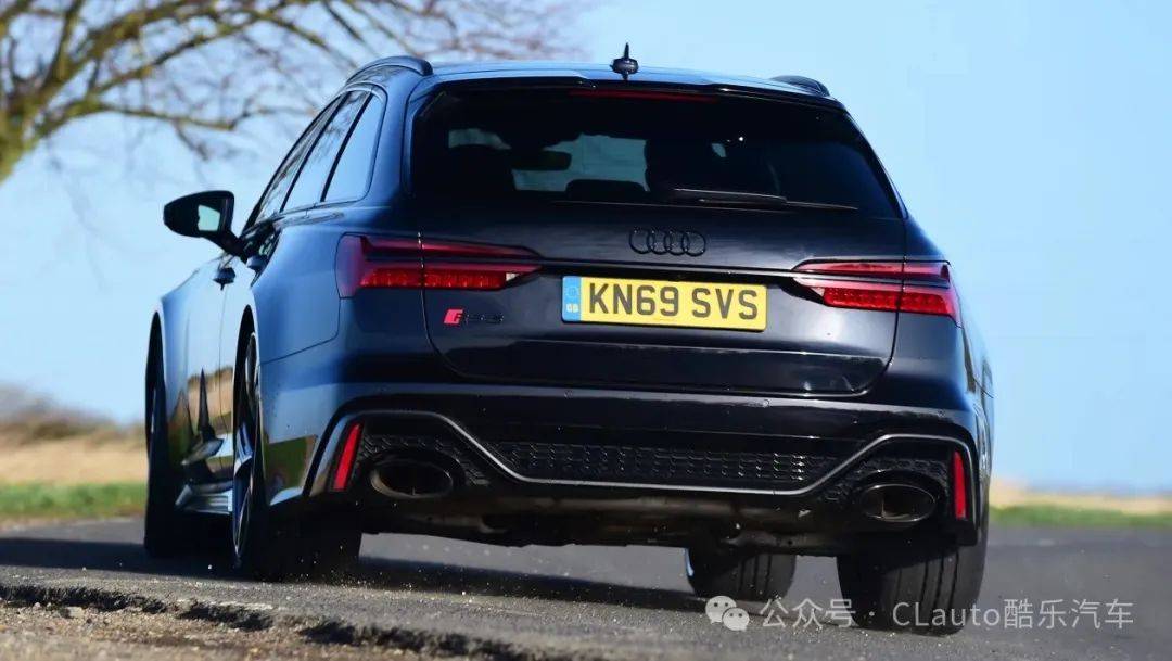 rs6的车身比标准a6 avant宽80mm,配备了定制传动轴,后轮转向系统,可选