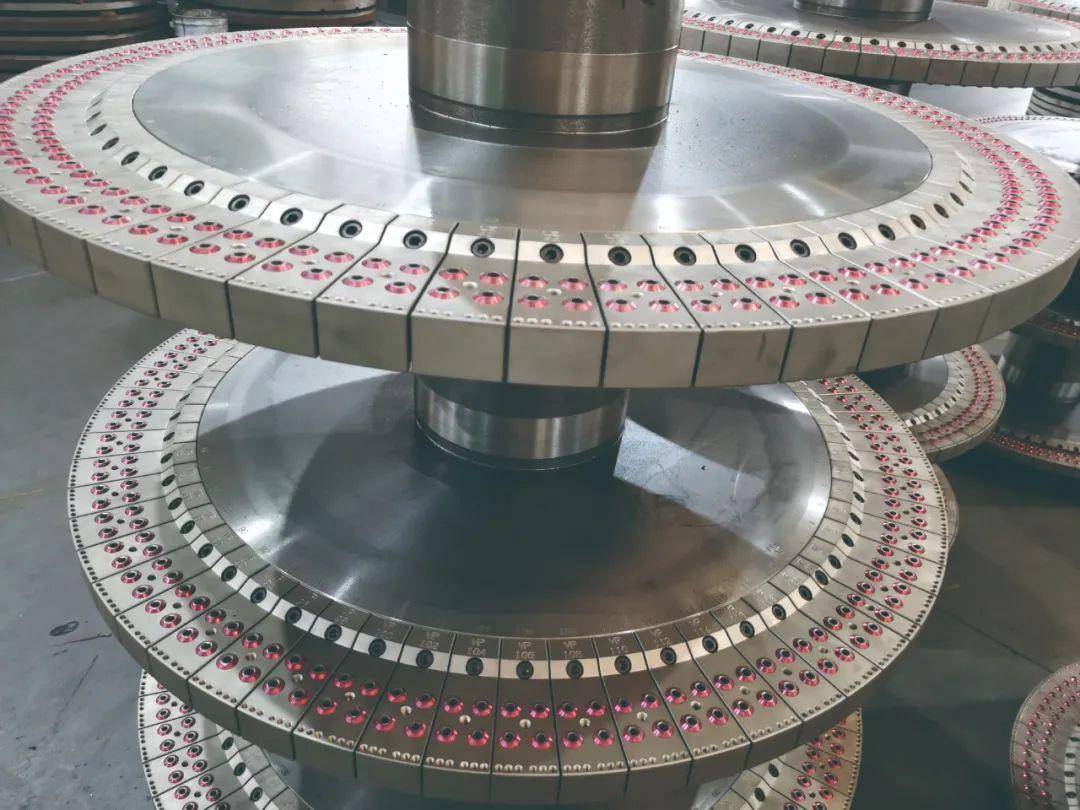 当时开铸造厂时,他也没想要做多大,只是想满足自身和旁边主机厂的产能