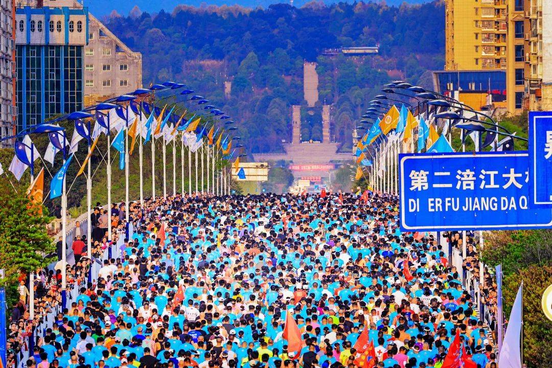 港澳台地区和国内跑者万余名选手用脚步丈量大美江油,感受江油发展的