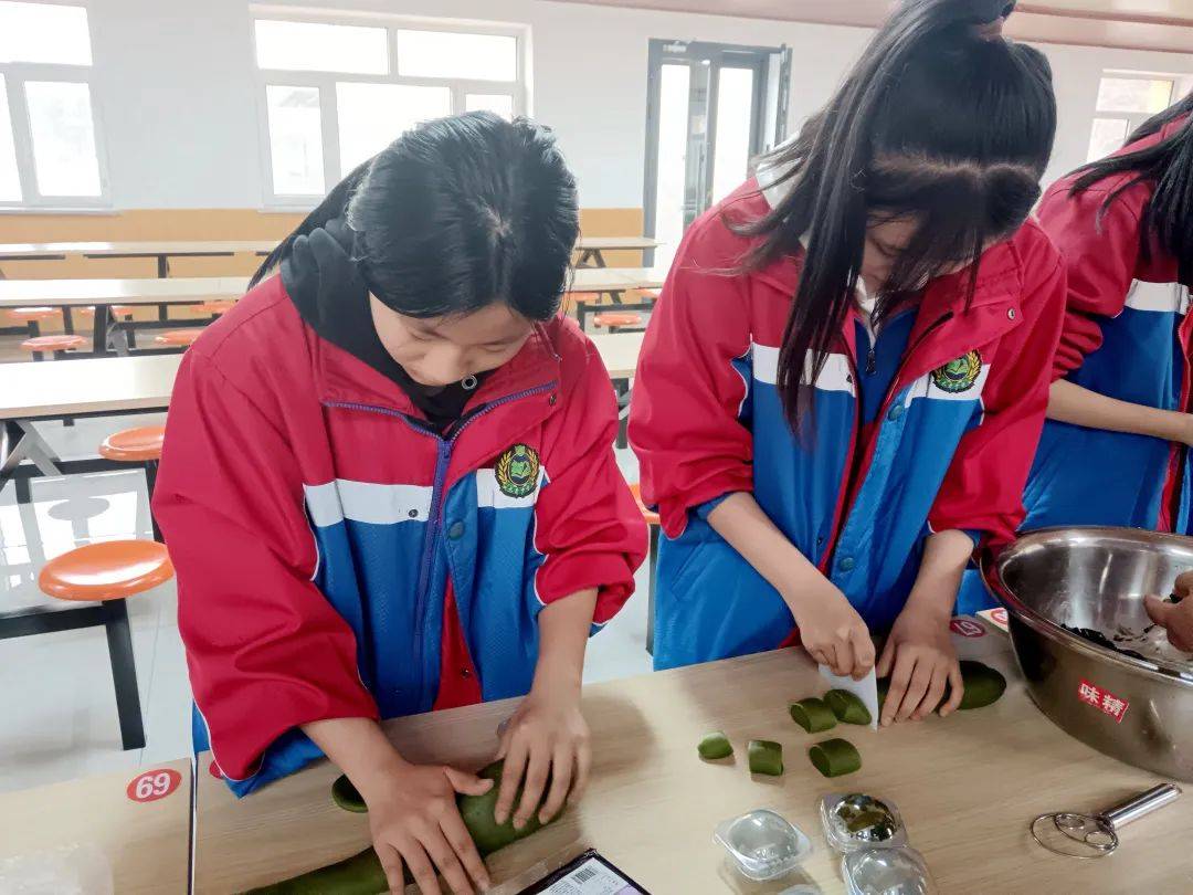 我们的节日清明长青中学开展清明节系列活动
