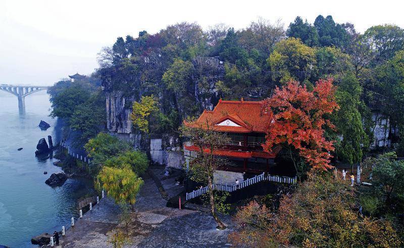 浯溪碑林永州市以打造千亿文旅产业,建成文化生态旅游名城为引领,将