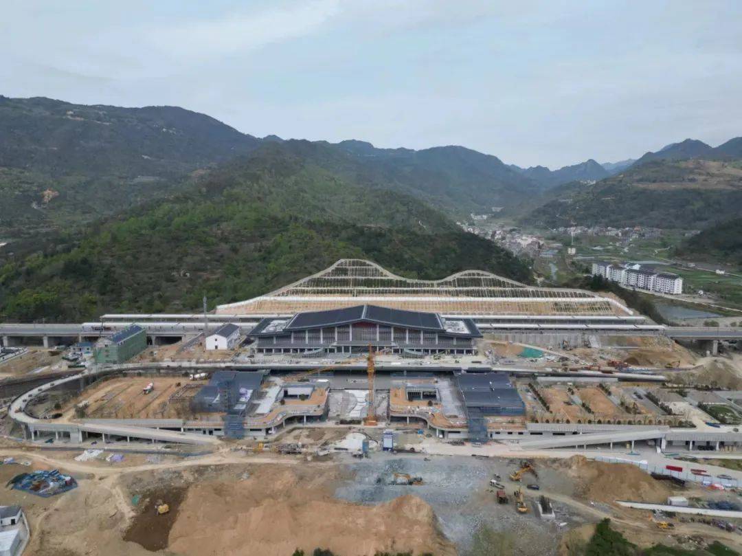 楠溪江站站前综合交通枢纽工程进入装饰装修阶段