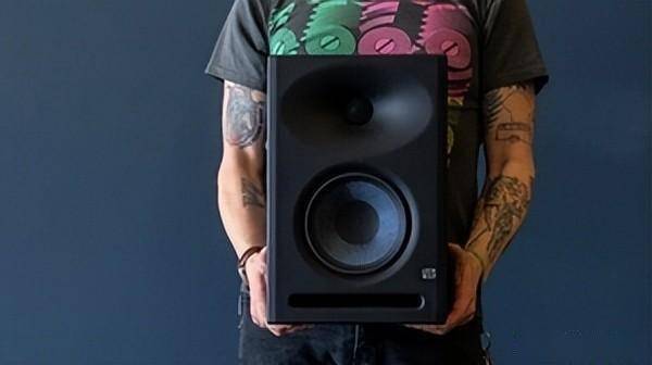 presonus eris e7 xt虽然在频率范围,美观度和连接性(有 3.