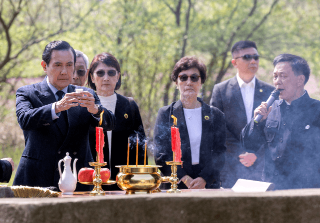 马英九率台湾青年抵达深圳！下机后直奔大疆及腾讯参观