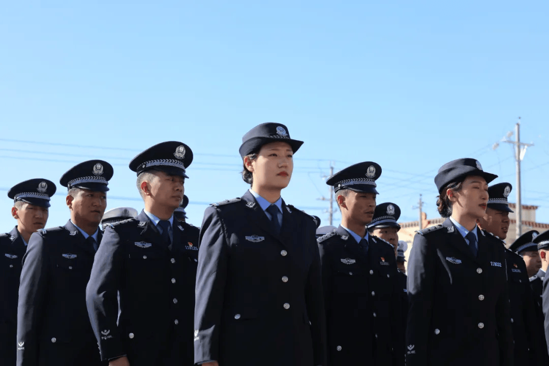 警号,从一名人民警察穿上警服的那一刻起,就与他生死相依,荣辱与共