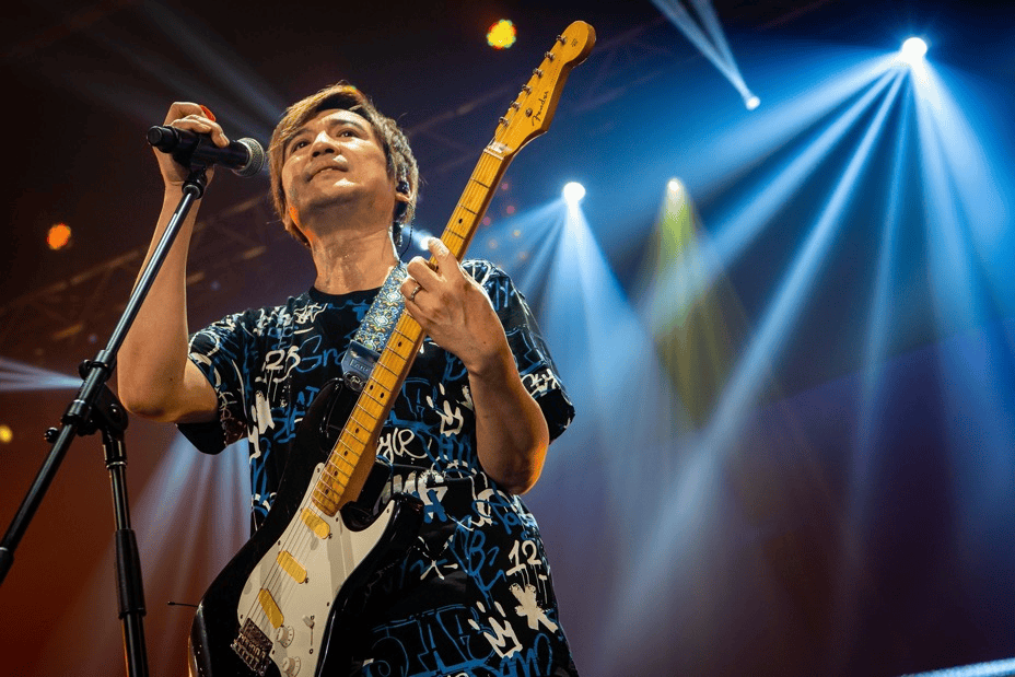 叶世荣(yip sai wing),中国香港男歌手,音乐人,摇滚乐队beyond的鼓手