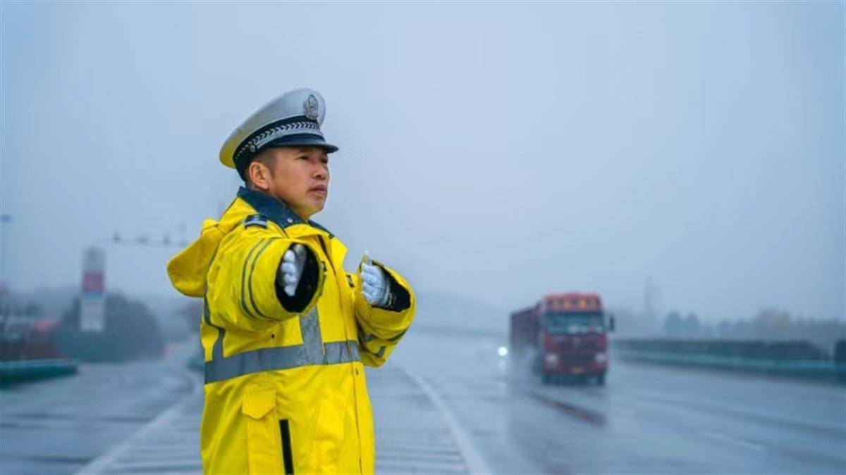 清明假期,武汉交警发布机场高速,四环线出行提示_高峰_车流量_驾驶员