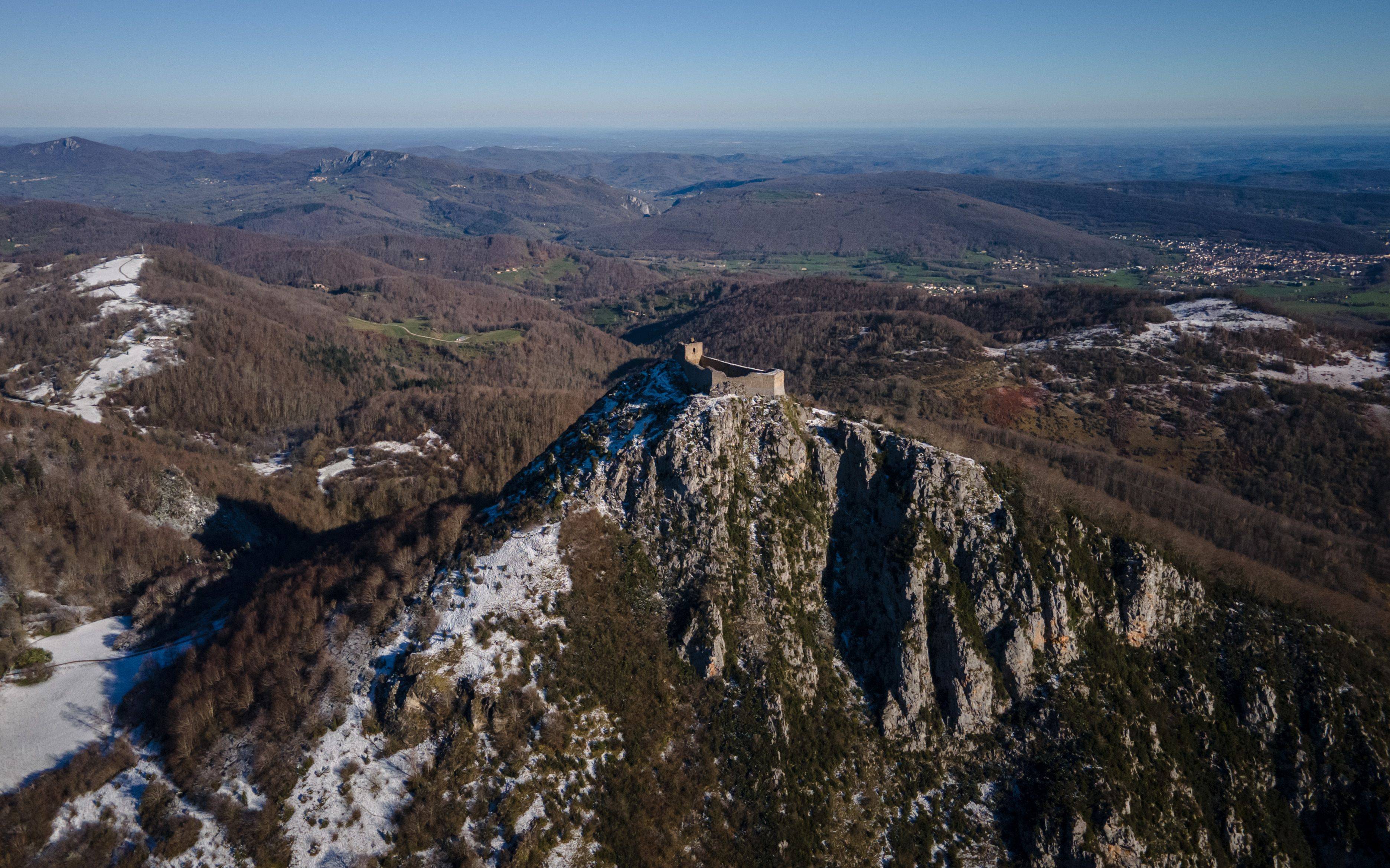 法国蒙塞居尔古城堡