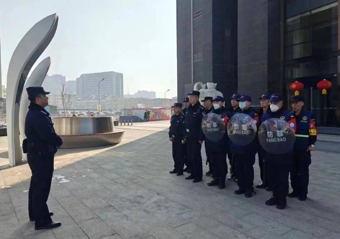 警民义起走护航繁华商圈为平安再加码