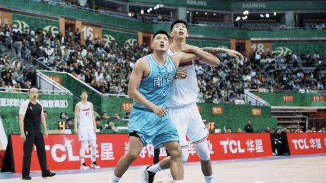 场上和杜润旺较上劲,最后举动感动了杜锋_比赛_广东队_徐杰单