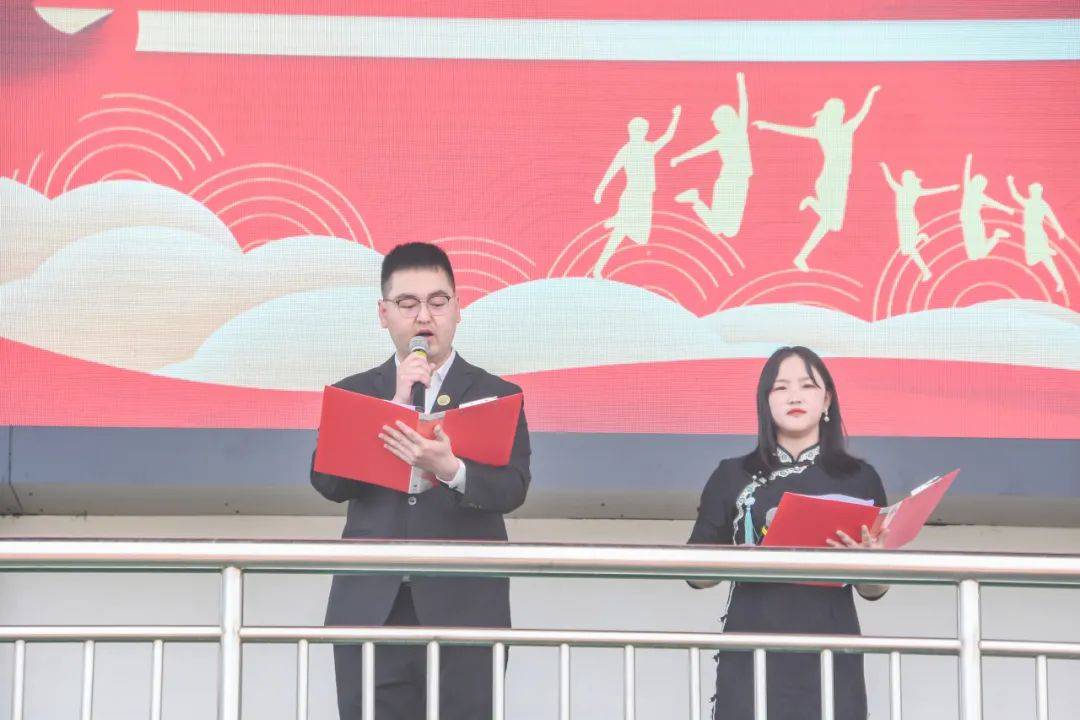 决胜中考筑梦未来六盘水市纽绅中学举行2024届中考冲刺誓师大会