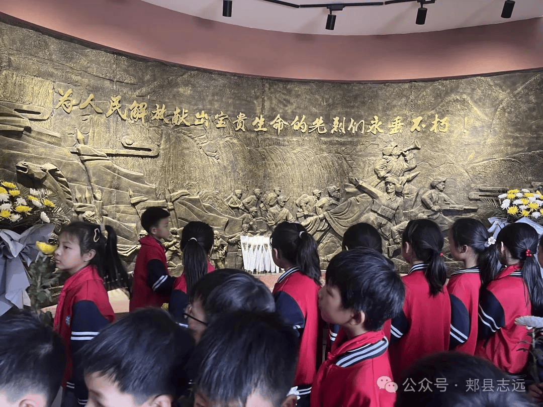 新城中学固定布局工具条上设置固定宽高背景可以设置被包含可以完美