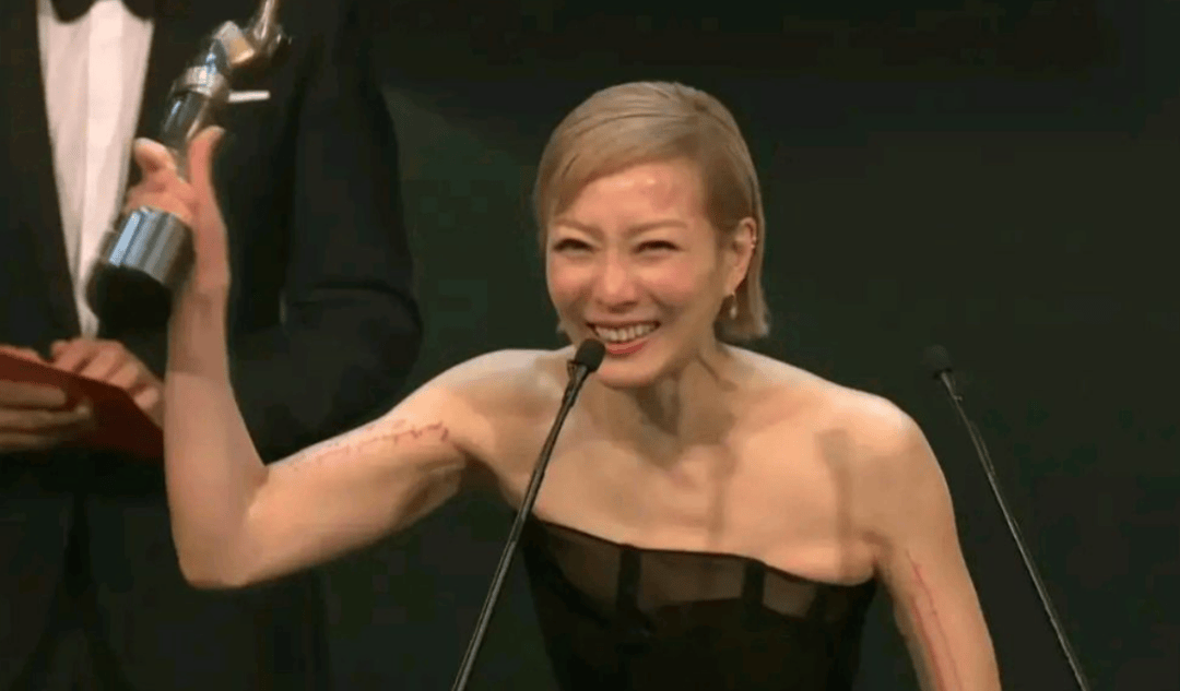 她凭《春娇与志明》的大龄港女角色,是2013年,杨千嬅拿金像奖影后.