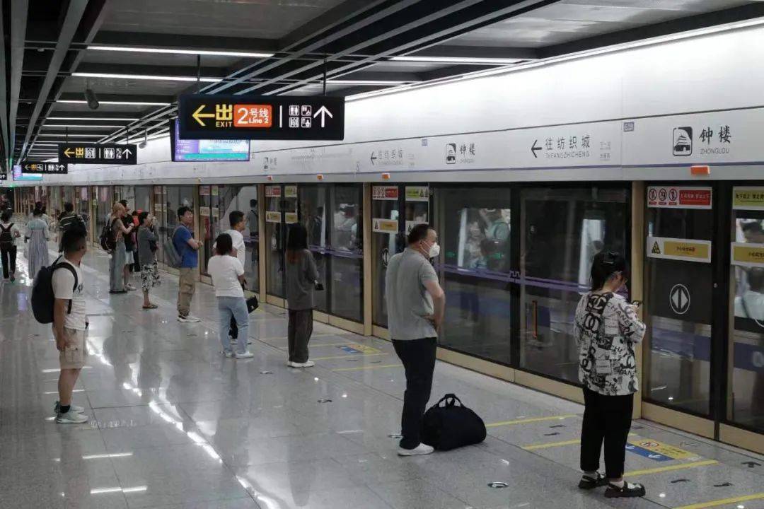 地铁案例丨两人冲抢地铁门相撞竟有这样严重后果