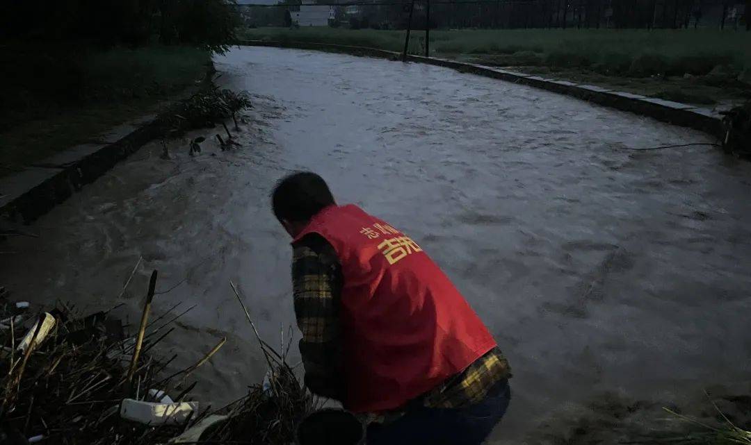 强对流灾害性天气下的井冈山力量别怕我们在