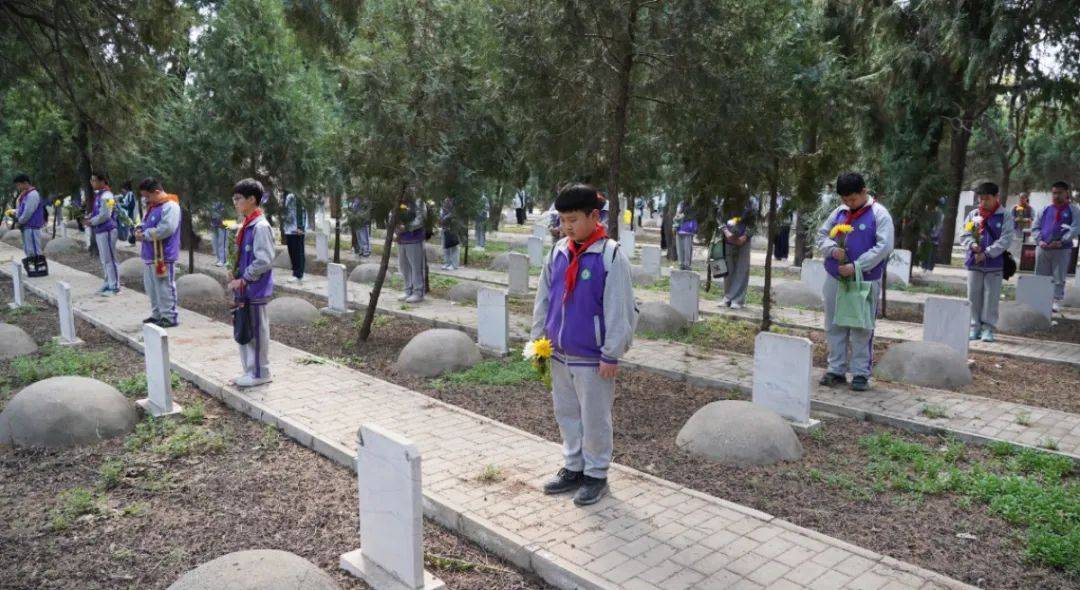 满城区开展缅怀英烈祭忠魂民族团结情更深清明祭英烈活动