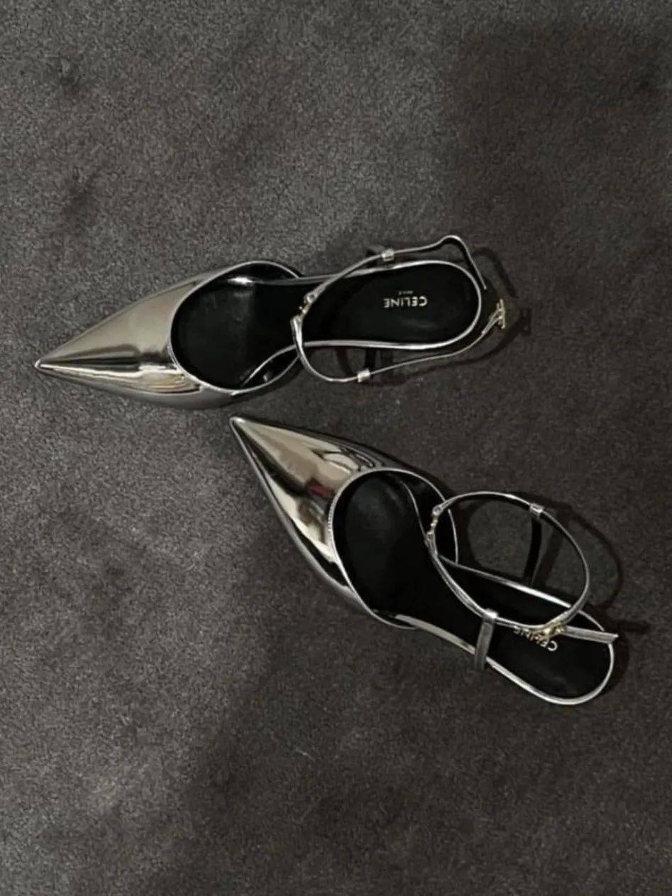 银色鞋子春日里的在逃公主要脚踏月光啊