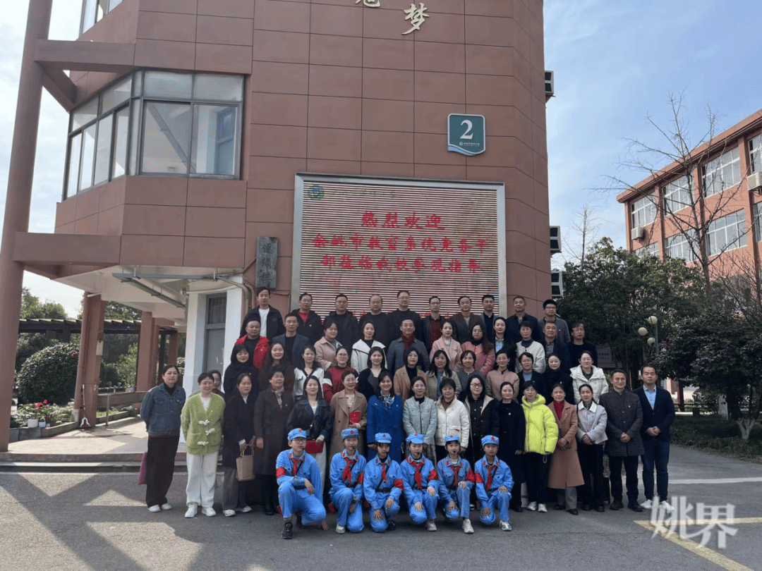 文明校园 | 梁辉小学"红领巾宣讲团"童声传颂红色故事