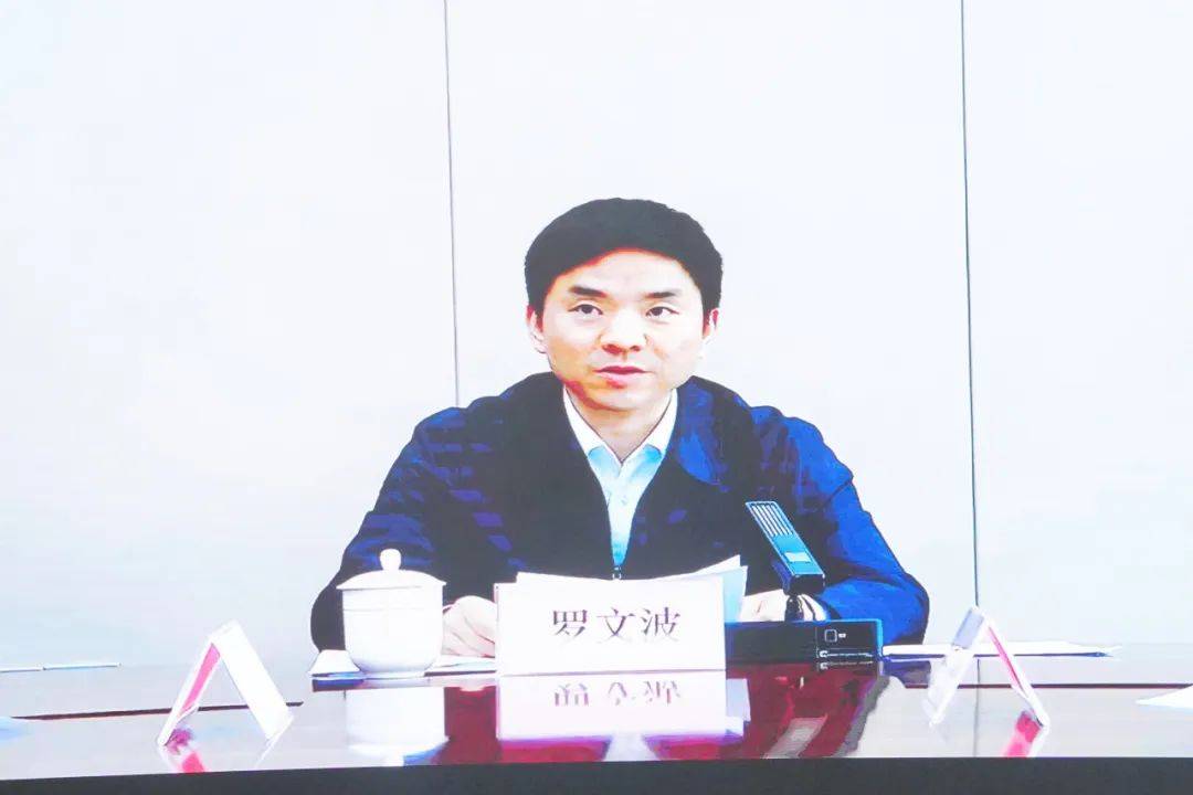 他首先对专家组和省教育厅领导的到来表示热烈的欢迎,向省教育厅和