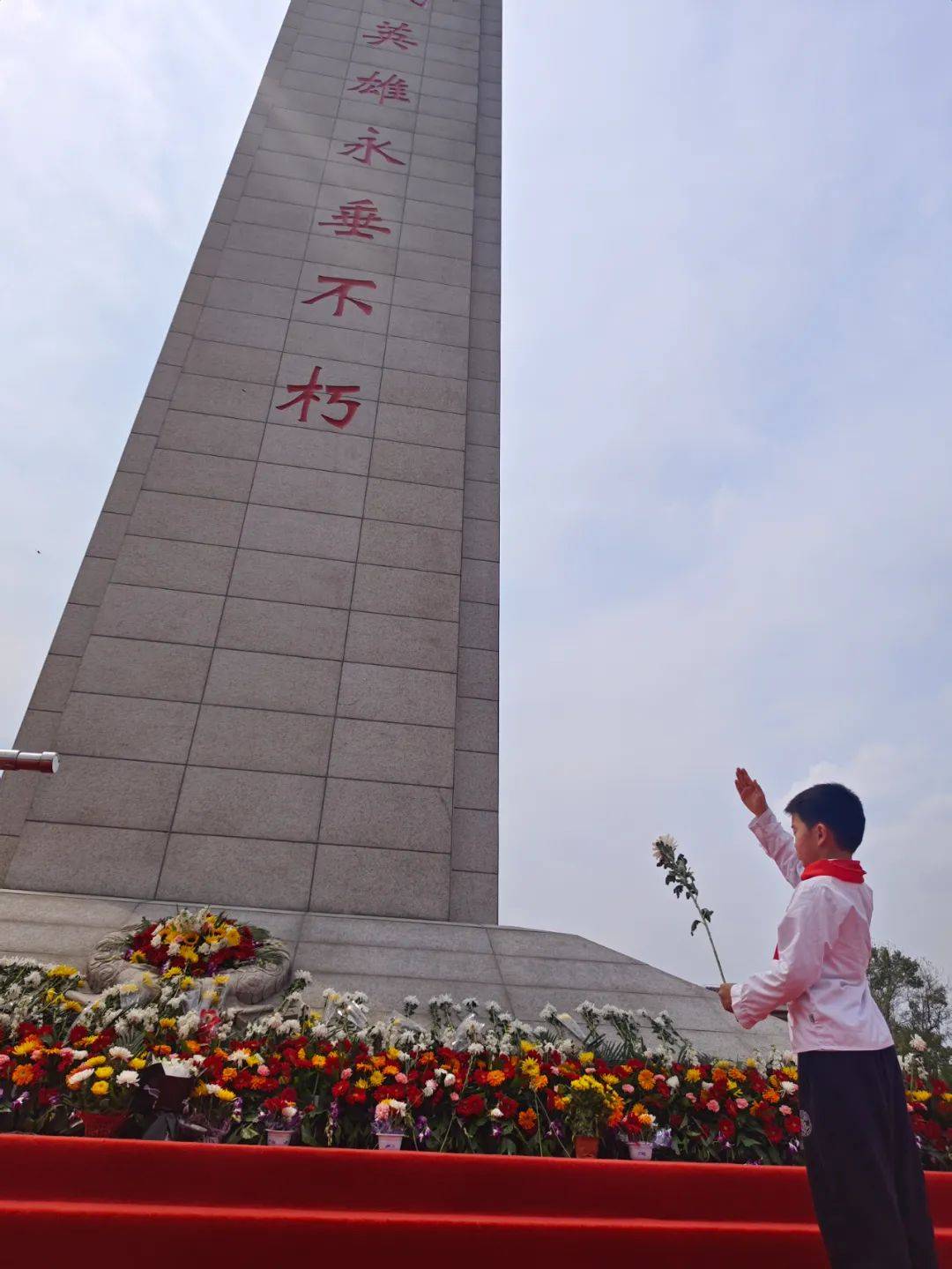 缅怀先烈,文明祭扫图片