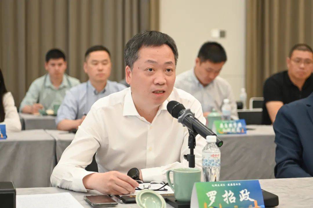 畅叙家乡情谊共谋发展大计我县召开侨商乡贤恳谈会