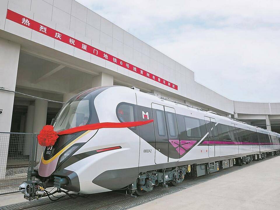 厦门地铁6号线首列自动驾驶电客车亮相