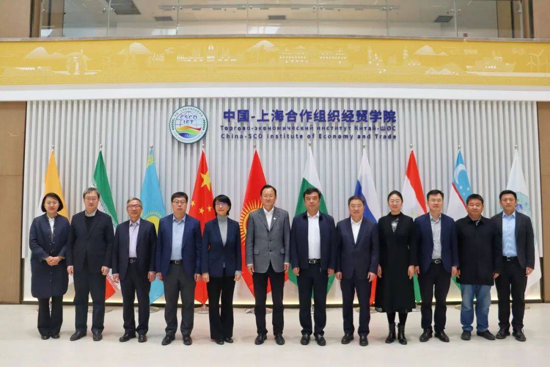 上合示范区党工委副书记,管委会常务副主任李刚介绍了上合示范区发展