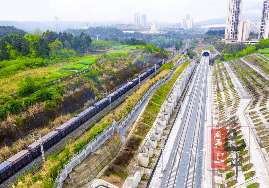 成都三台阆中巴中铁路图片