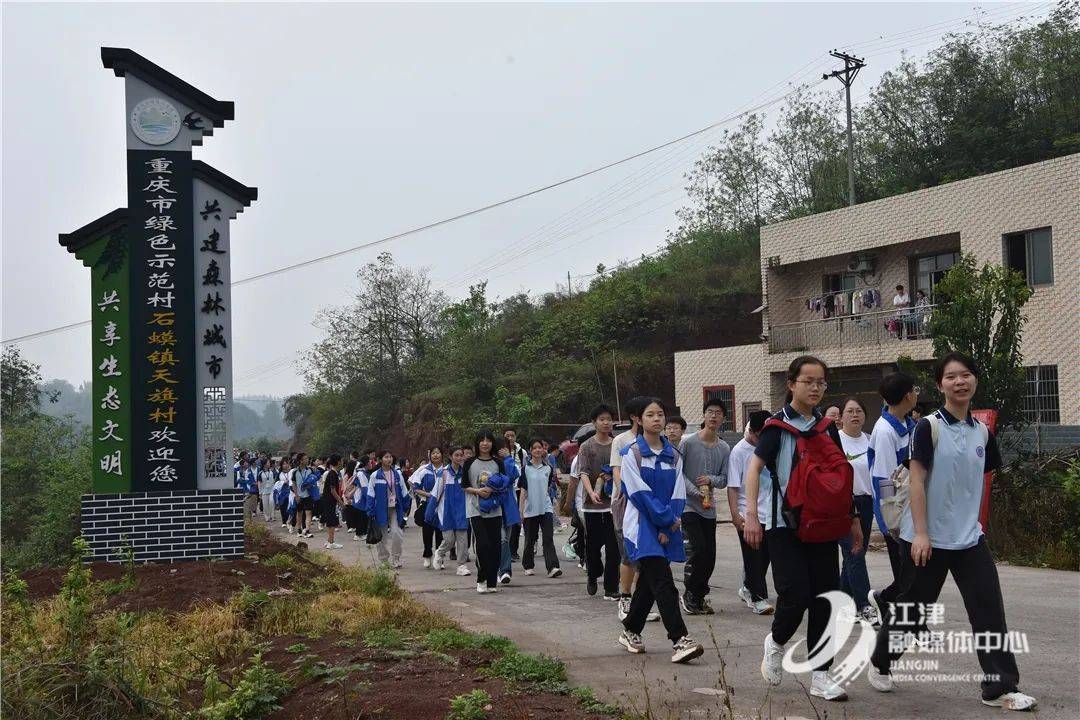 徒步138公里江津八中初三学生拉练展风采