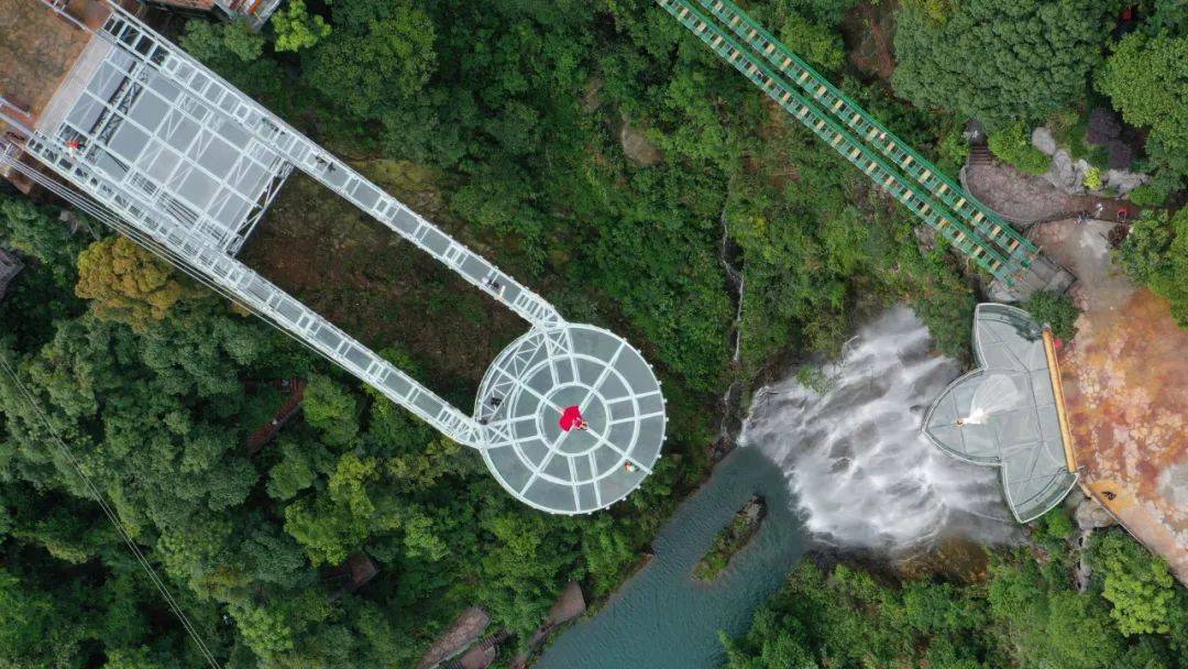 太和古洞风景区 0763-5810647古龙峡景区 0763-5851668更多游玩清远