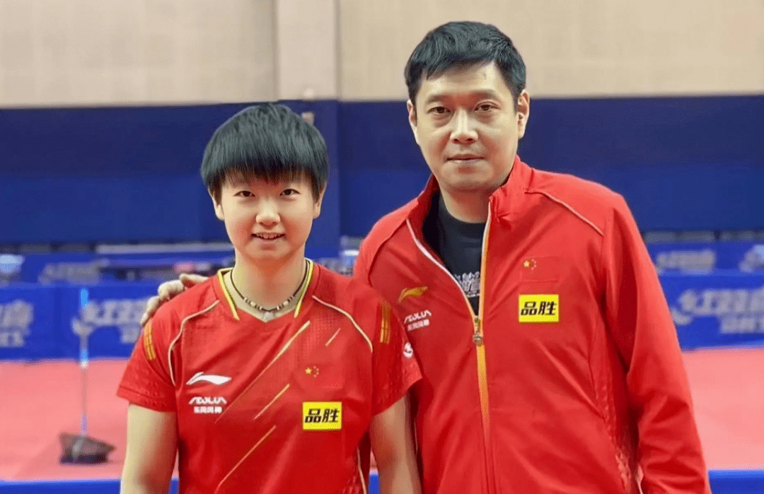 孙颖莎和邱贻可,师徒情深!莎莎请师傅吃烤肉,邱导给莎莎拿泡面