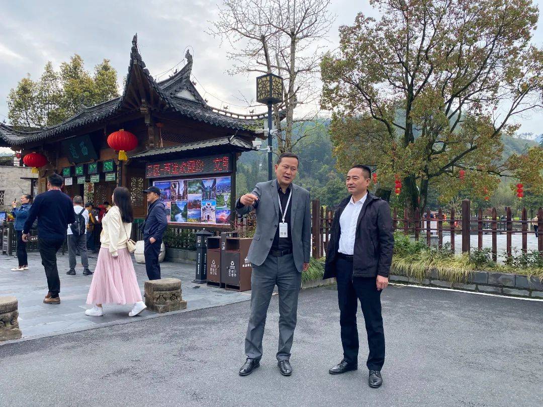 升工作徽黄集团党委委员、常务副总经理余国强到各景区指导旅游接待工作