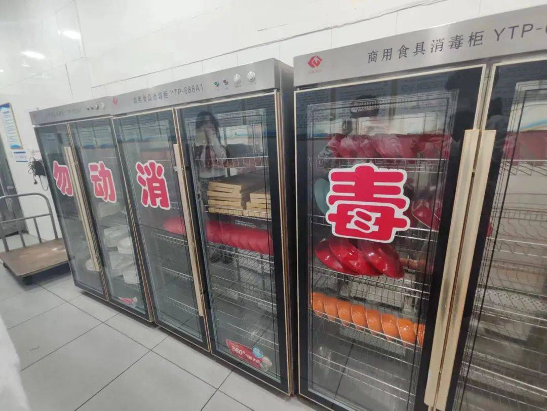 消毒柜符合安全卫生标准.