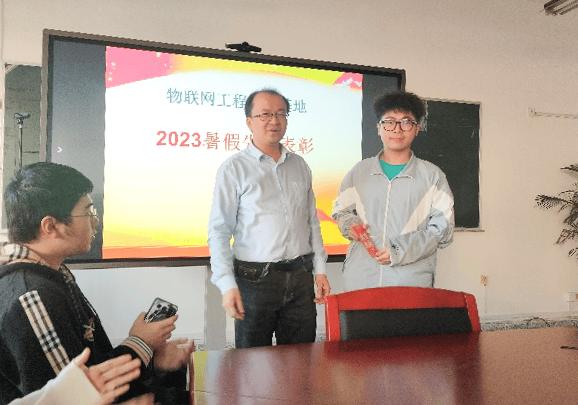 黎建华倾注三心育人路上步履不停优秀班主任风采
