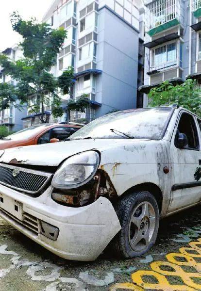 小区里的僵尸车该谁管