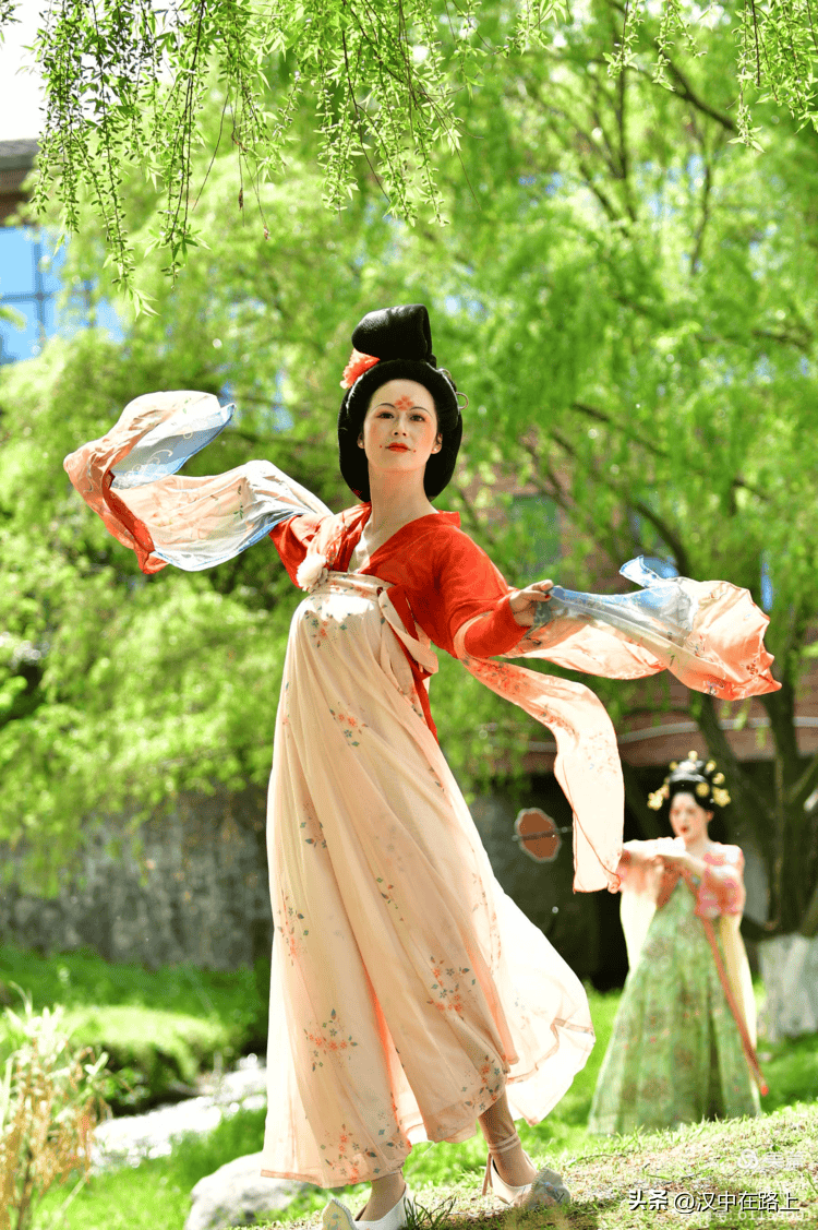 中国汉服之美在汉中