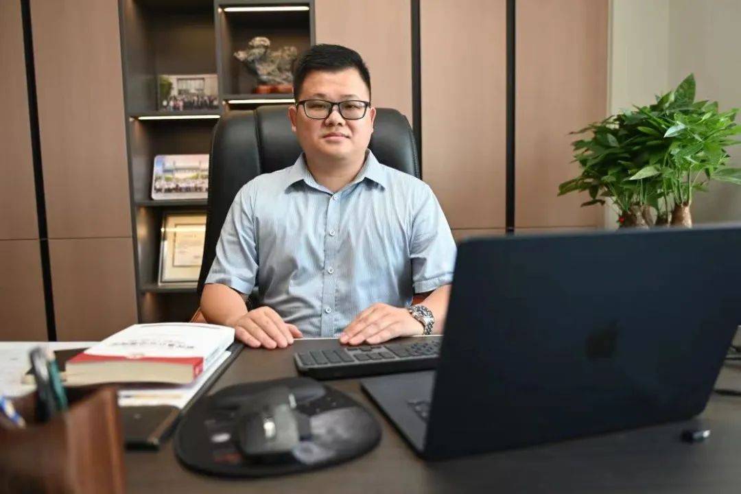 张金金,安徽中皖律师事务所律师,安庆市作协会员