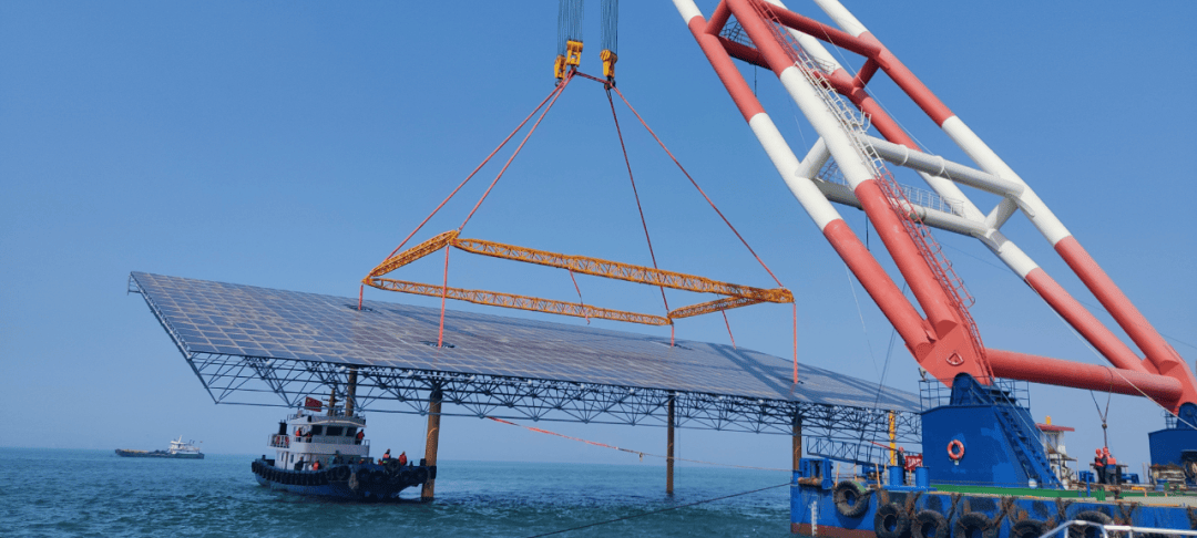 硬实力中广核招远400mw海上光伏项目首套上部支架完成安装