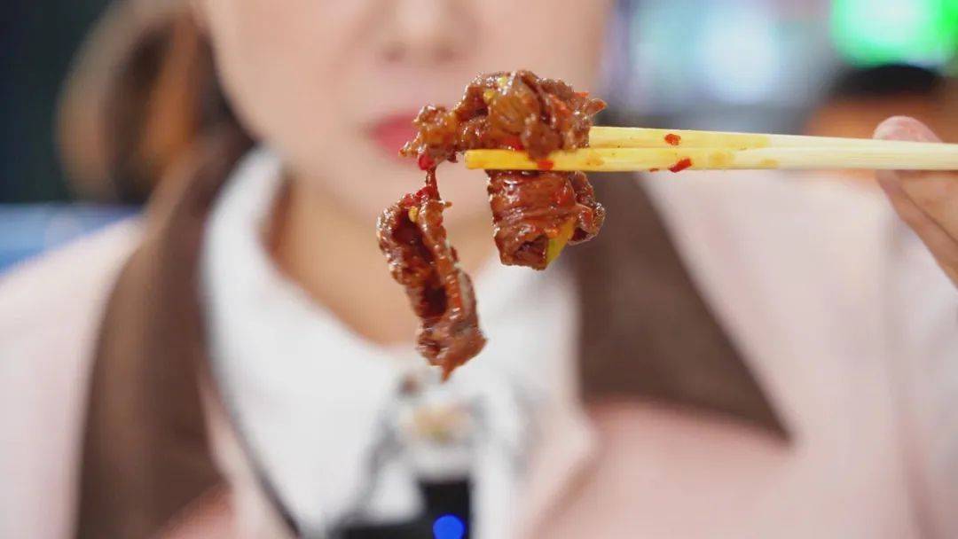 看这菜单,这夫妻俩算是把新疆拌面做做得明明白白,美味可口.店名