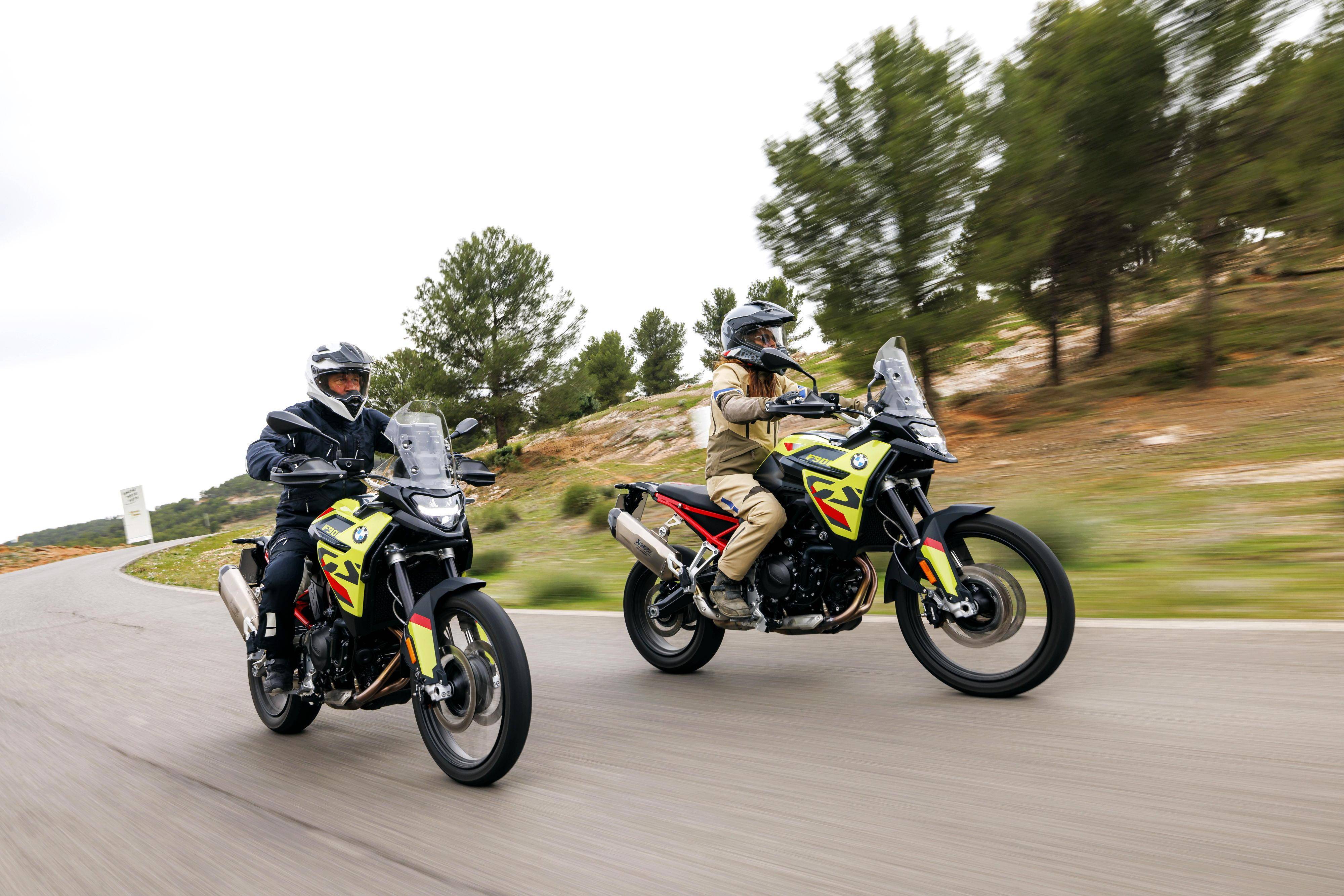 户外特写:宝马摩托 2024 新探险车 f 900 gs(3)公路篇_搜狐汽车_搜狐
