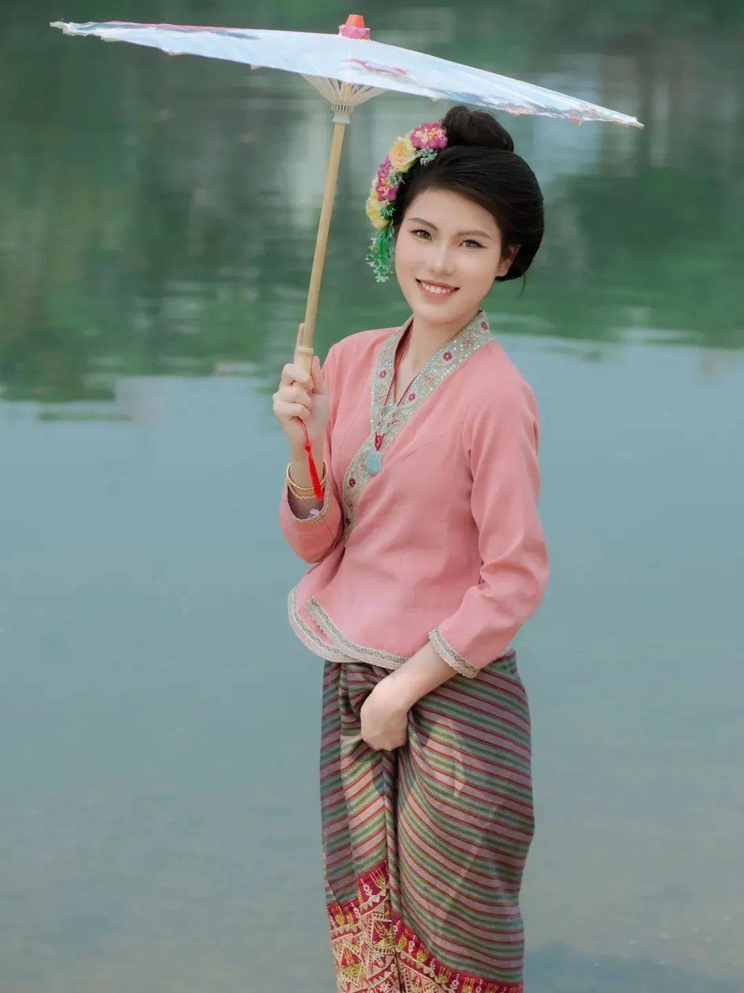 投票开启 | 勐腊县"喃木诺娜"孔雀公主暨"取水少女" 网络投票中!