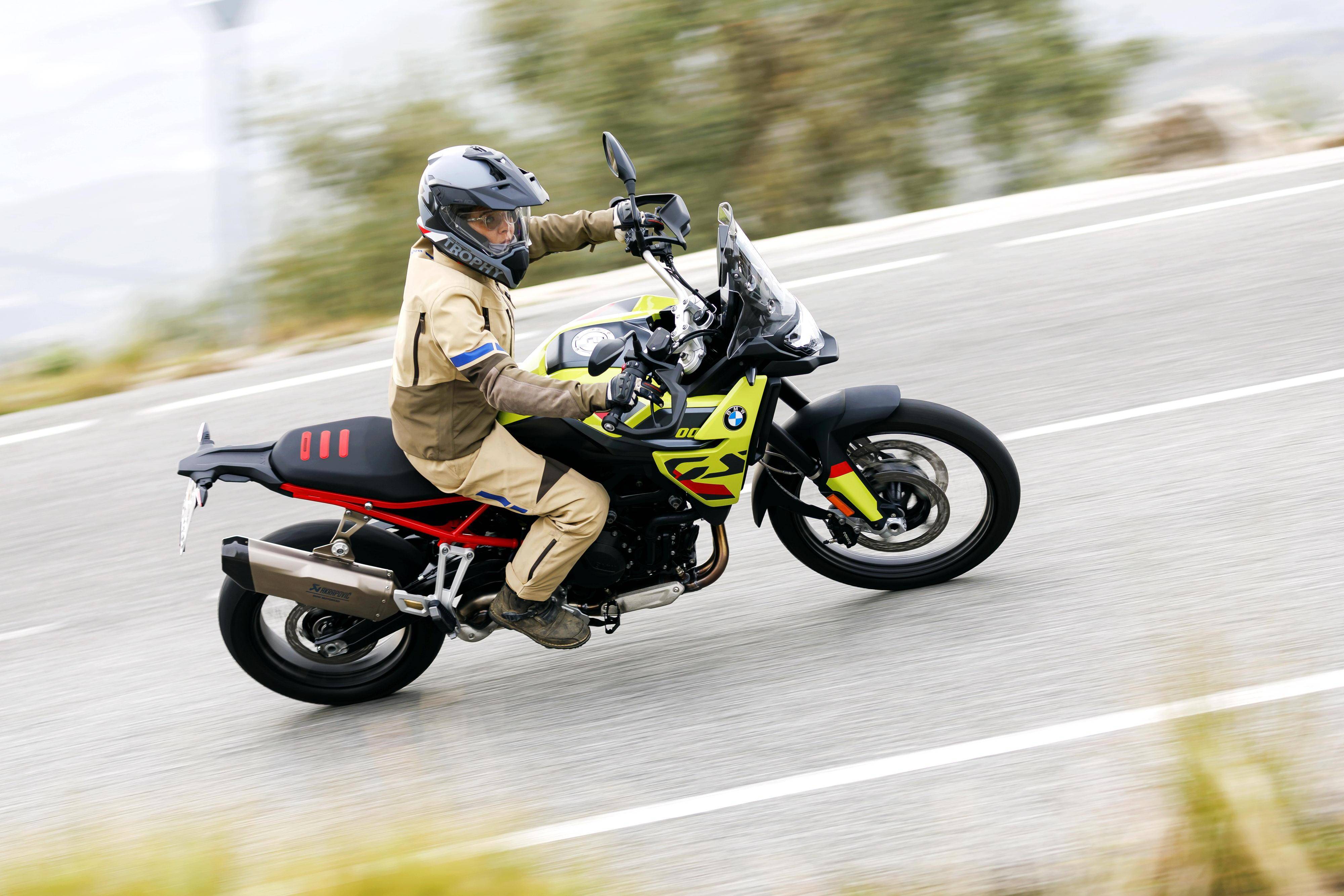 户外特写:宝马摩托 2024 新探险车 f 900 gs(3)公路篇_搜狐汽车_搜狐