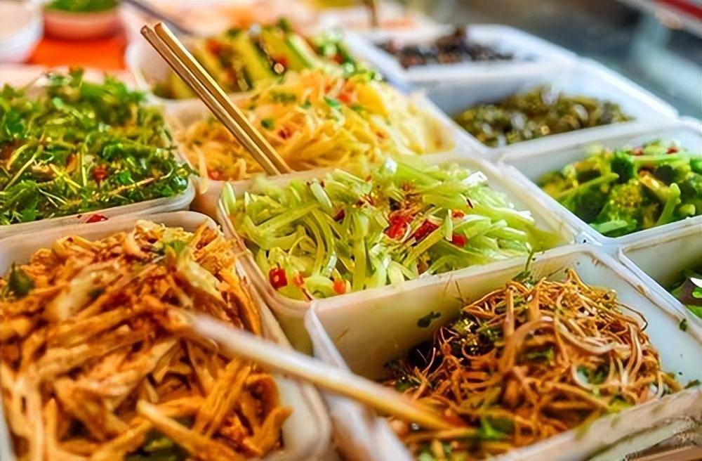 买路边摊的凉拌菜时,这6种菜尽量少买,老板:一看就是行家!