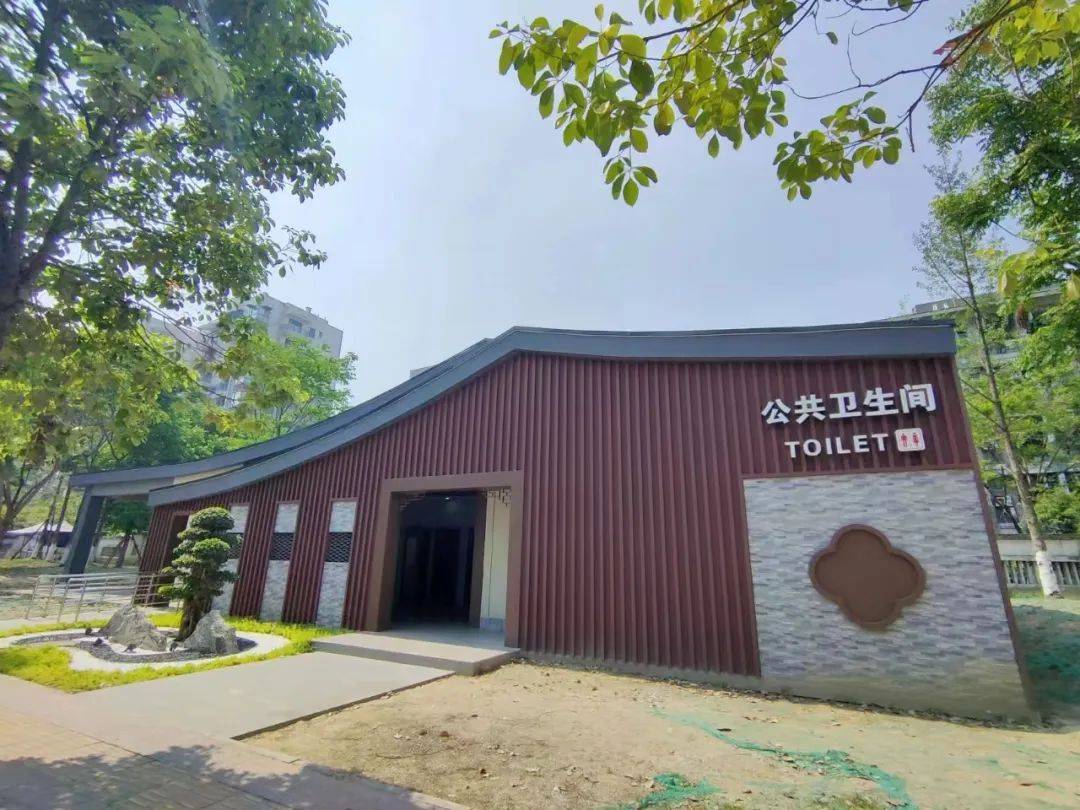 为人民群众排忧解难,以"无味有纸,如厕方便,舒适贴心,干净卫生"为目标