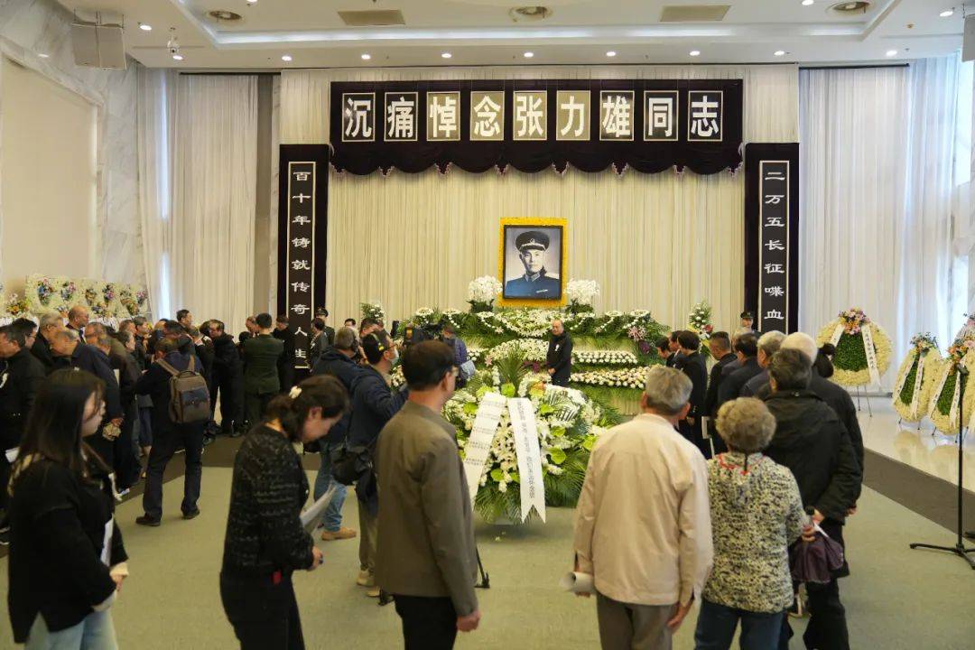 龙岩市上杭县吊唁团赴江苏南京参加张力雄同志遗体告别仪式