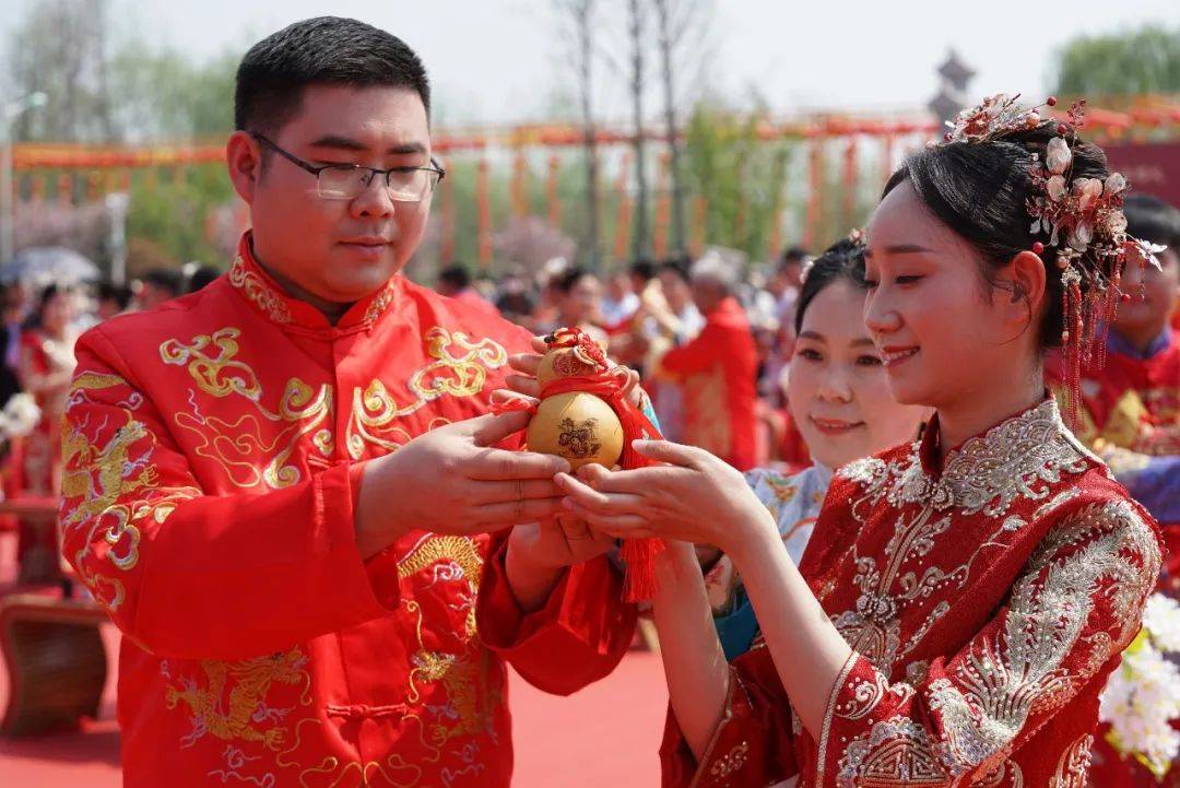 这场集体婚礼幸福满屏