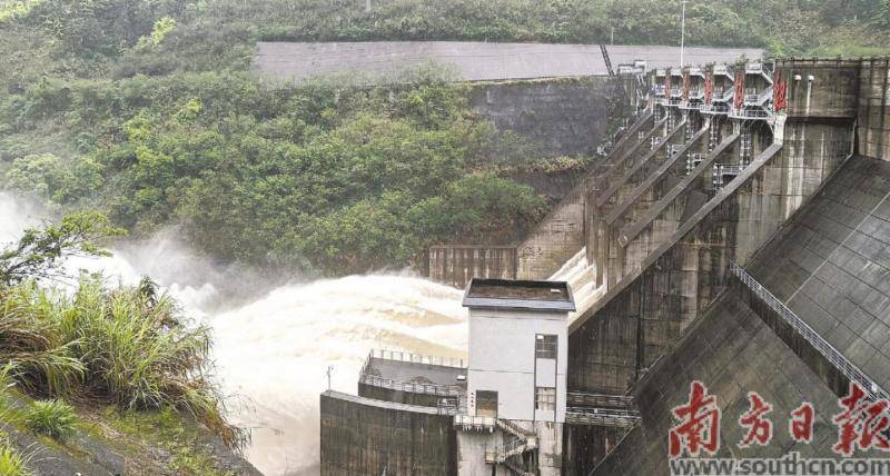 广东洪峰过境韶关乐昌峡水库7日启动泄洪